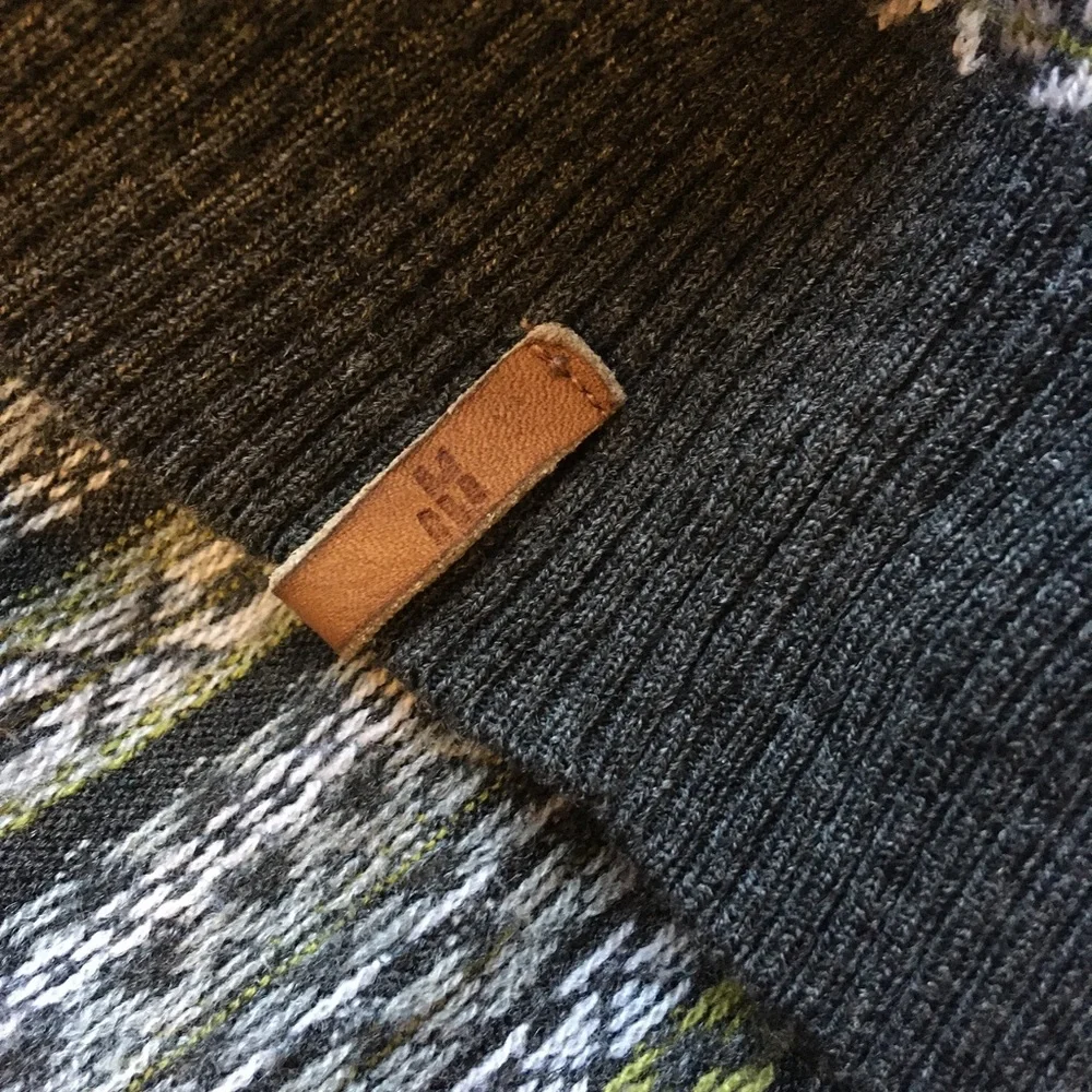 Peter England Cross Neck Sweater - Picture 5 of 7